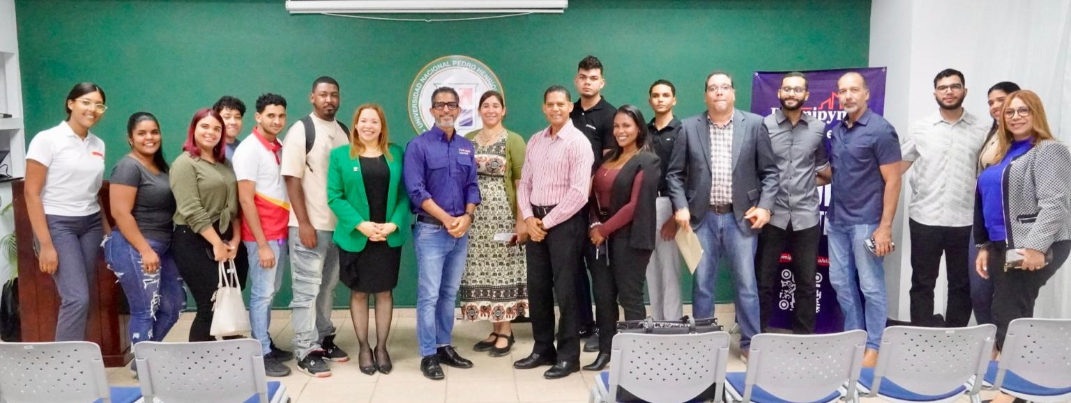 Presetacion De Emprendelab En La Vega